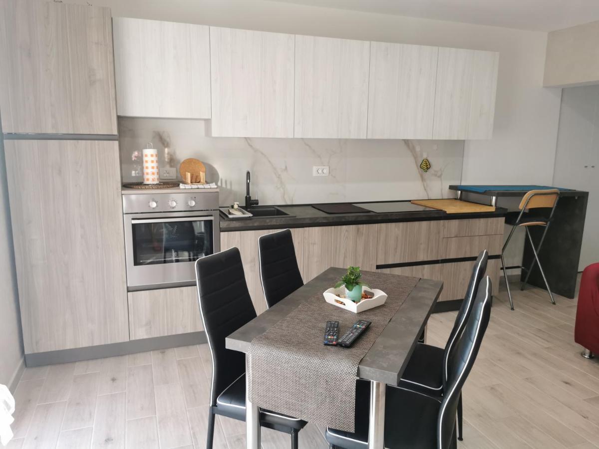 Romantic Apartment For Two On The Sea Zambratija  Exterior foto