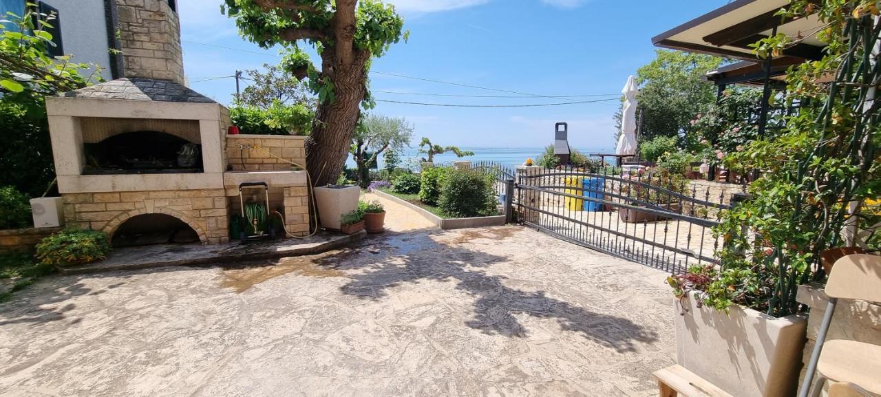 Romantic Apartment For Two On The Sea Zambratija  Exterior foto